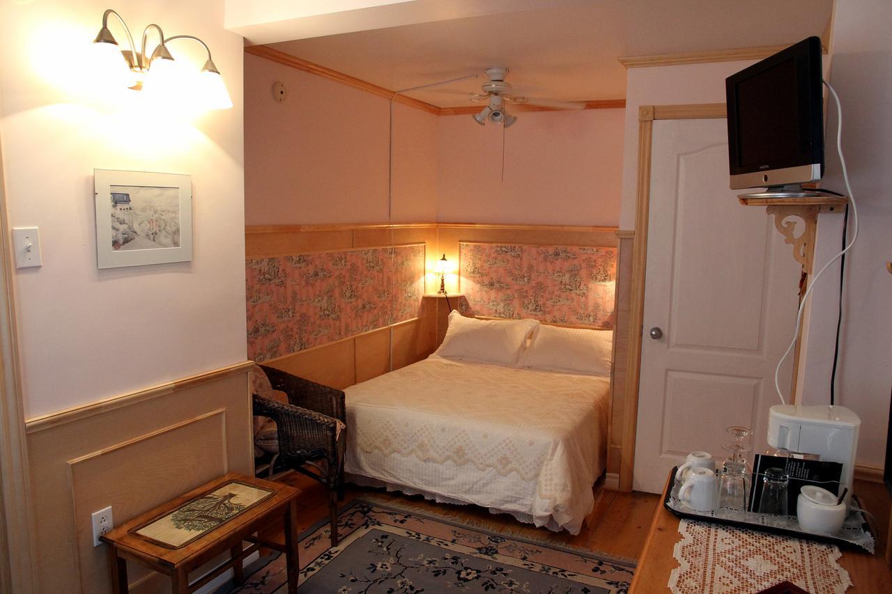 Auberge Des Cevennes LʼAnse-Saint-Jean Eksteriør billede
