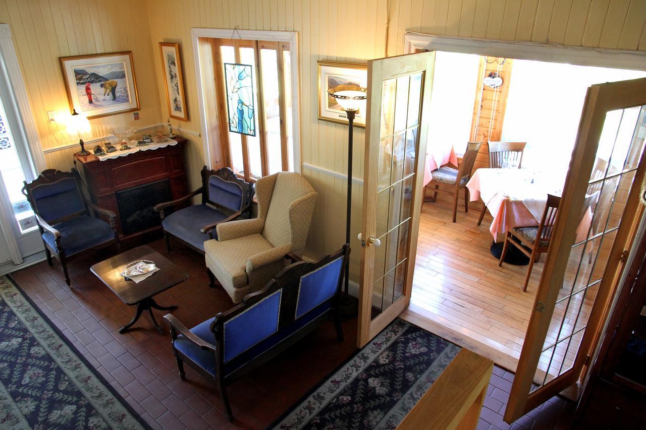 Auberge Des Cevennes LʼAnse-Saint-Jean Eksteriør billede