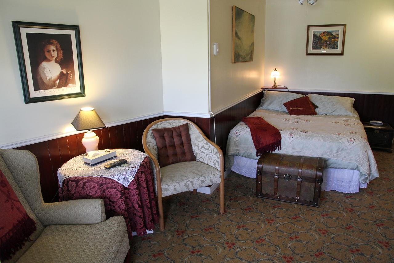Auberge Des Cevennes LʼAnse-Saint-Jean Eksteriør billede