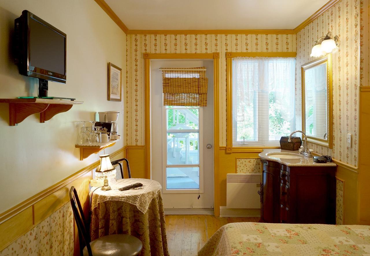 Auberge Des Cevennes LʼAnse-Saint-Jean Eksteriør billede