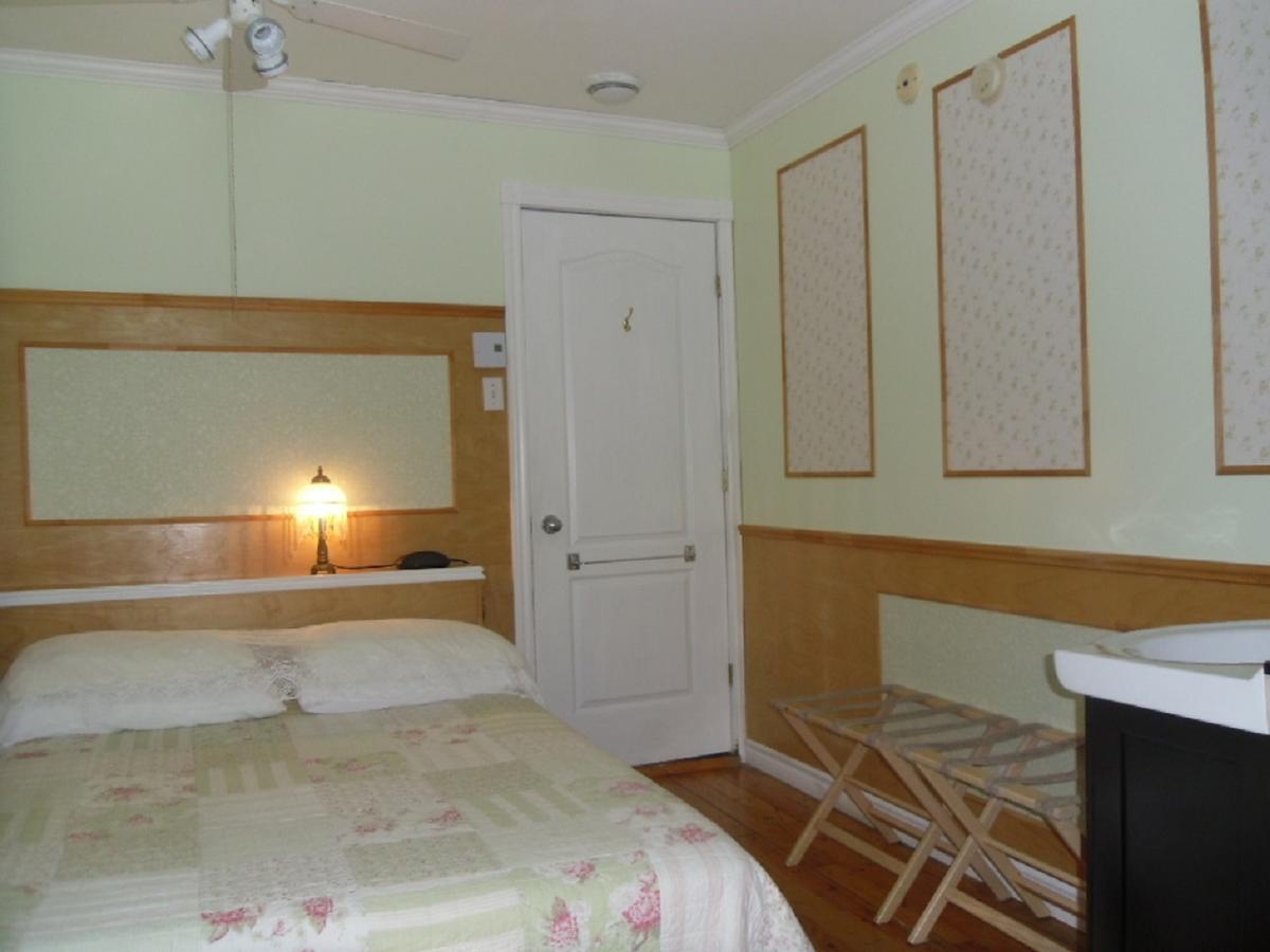 Auberge Des Cevennes LʼAnse-Saint-Jean Eksteriør billede